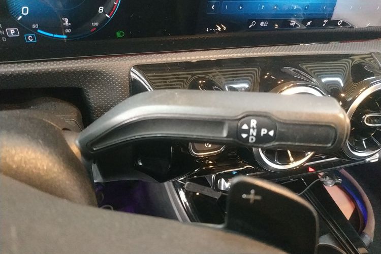 奔驰A级 2020款 改款二 A 180 L 运动轿车局部细节18