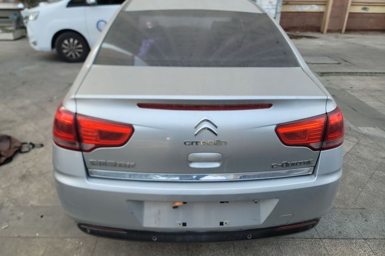 雪铁龙 世嘉 2013款 三厢 1.6L 手动品尚型车身外观6