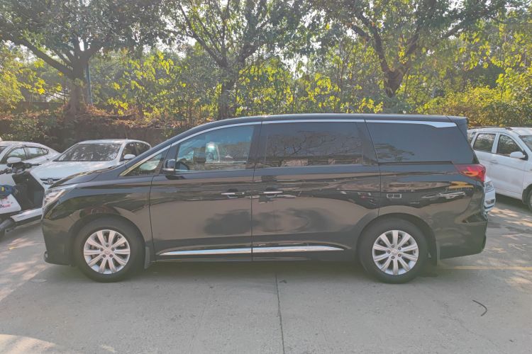 广汽传祺 传祺M8 2020款 领航款 390T 尊享版车身外观4