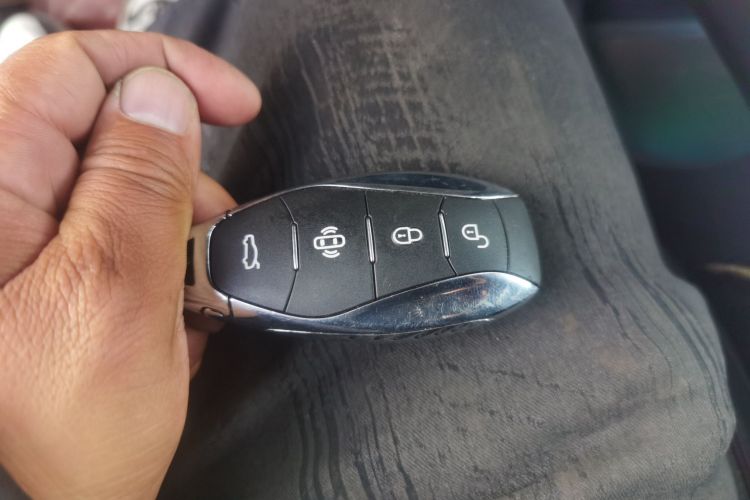 红旗HS7 2023款 2.0T 自动四驱旗畅版 六座中控内饰7001