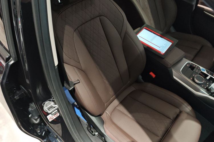 宝马i3 2024款 eDrive 40 L 曜夜套装局部细节41