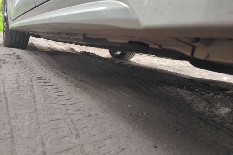 丰田 雷凌 2021款 双擎 1.8H E-CVT运动版局部细节9003