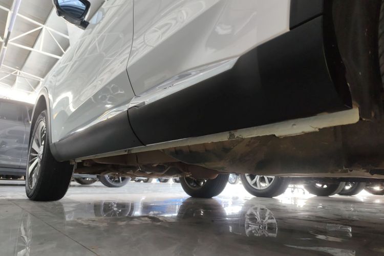 哈弗F7x 2019款 2.0T 两驱极智潮玩版机舱底盘30