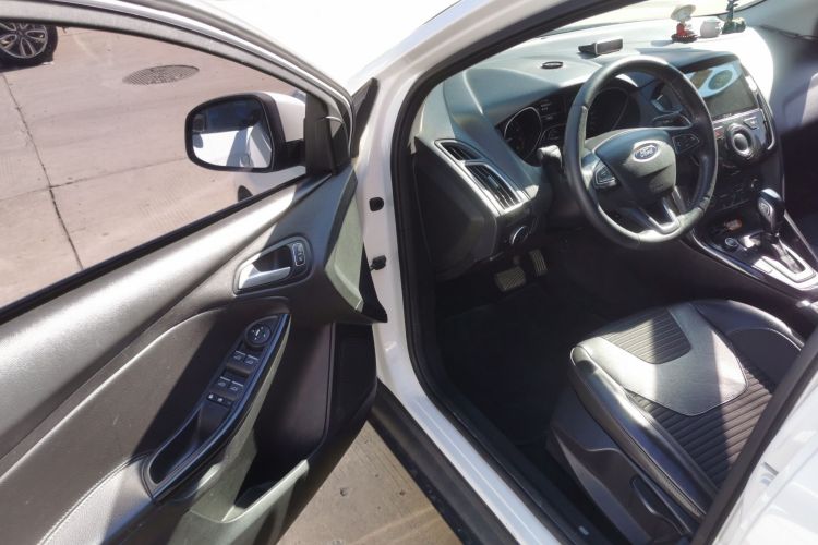 福特 福克斯 2017款 三厢 EcoBoost 180 自动精英型中控内饰20