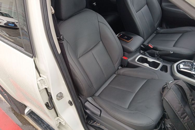 日产 途达 2020款 2.5L XL Upper 4WD 自动四驱豪华版中控内饰41
