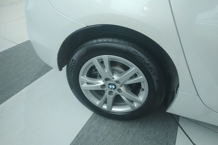 宝马2系旅行车 2016款 218i 领先型车身外观6008