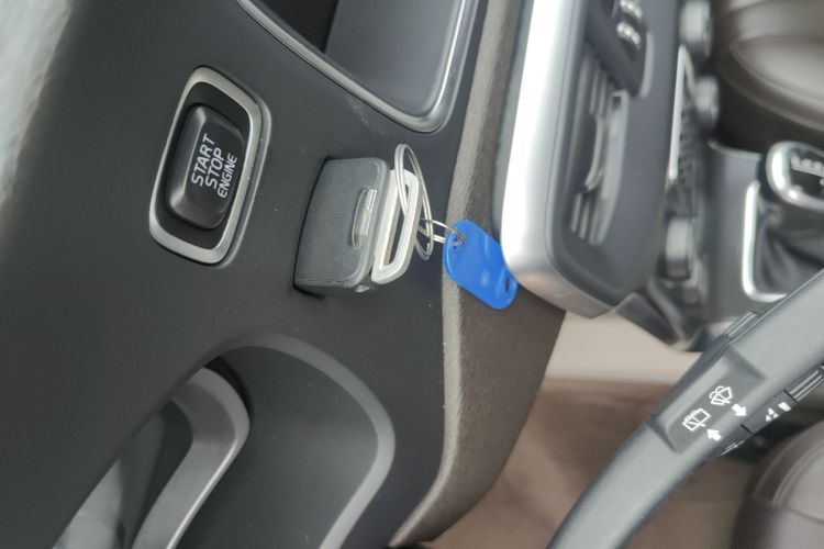 沃尔沃V40 2016款 T3 智逸版中控内饰11