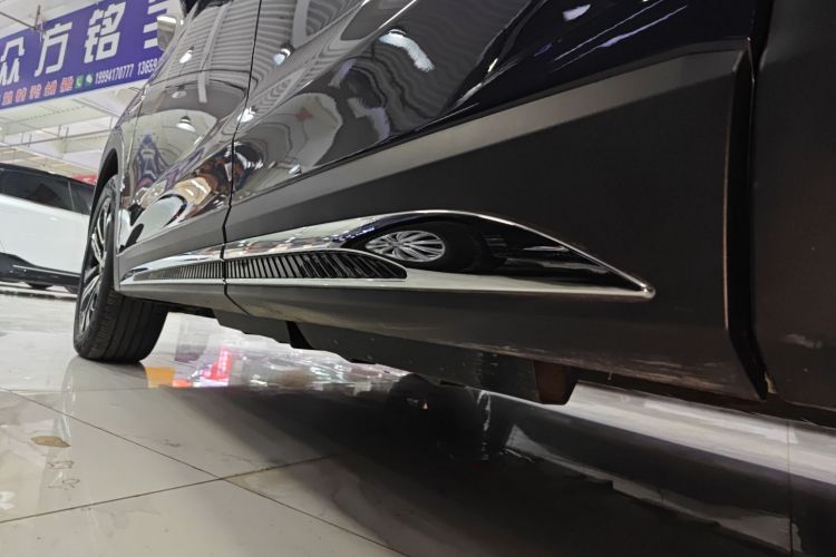 红旗HS7 2023款 2.0T 自动四驱旗领版 六座局部细节9002