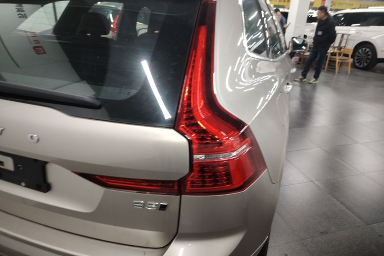 沃尔沃XC60 2025款 B5 四驱智逸豪华版车身外观9