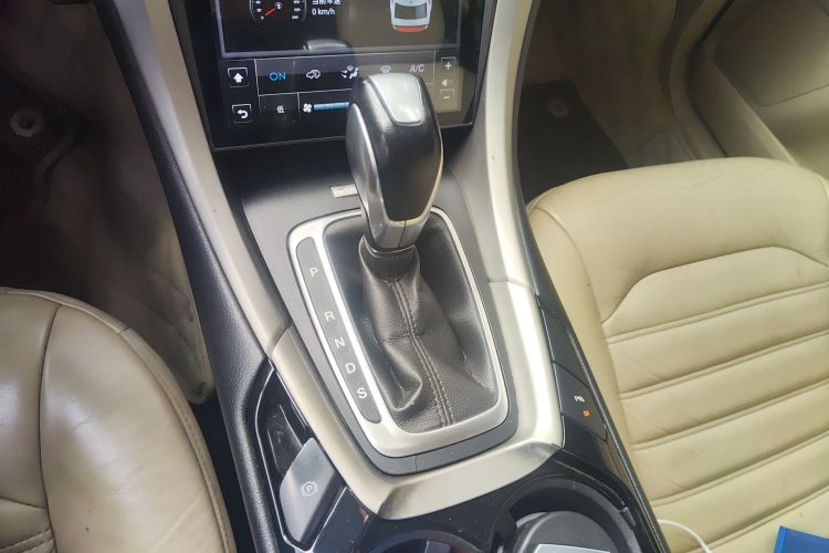 福特 蒙迪欧 2013款 2.0L GTDi240至尊型中控内饰18