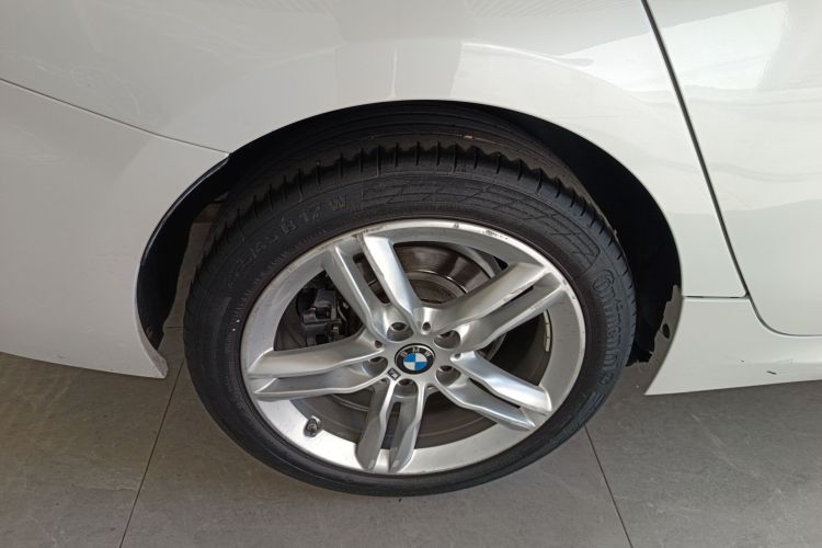 宝马1系 2021款 改款 120i M运动曜夜版车身外观6008