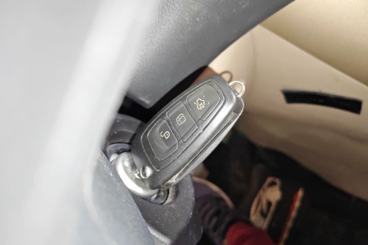 福特 福克斯 2018款 三厢经典 1.6L 自动舒适型智行版中控内饰7001