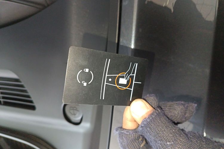 特斯拉 Model Y 2024款 长续航全轮驱动版中控内饰11