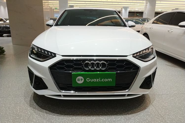 奥迪A4L 2022款 40 TFSI 豪华动感型车身外观2