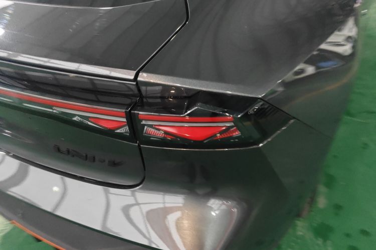 长安UNI-V 2025款 第三代 2.0T 劲擎型车身外观6006