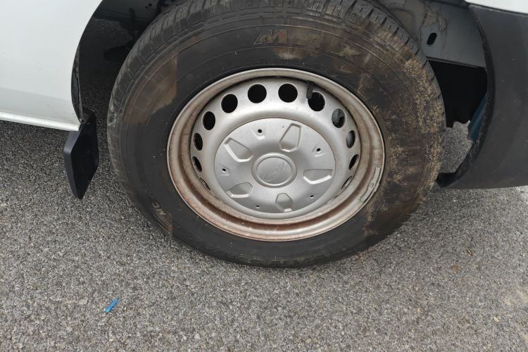 福特 全顺 2023款 2.0T汽油自动多功能商用车短轴低顶5/6座车身外观10