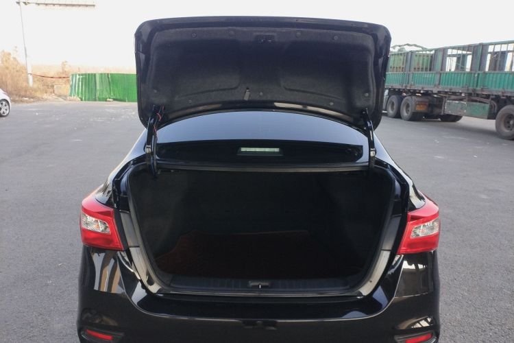 日产 轩逸 2022款 经典 1.6XE CVT舒适版机舱底盘23