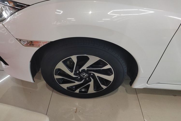 本田 思域 2016款 220TURBO 手动豪华版车身外观35