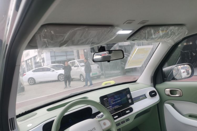 吉利银河 2025款 210km 熊猫骑士中控内饰22