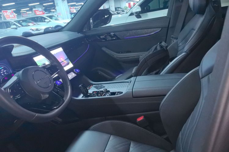 领克09 EM-P 2021款 2.0T PHEV Halo 六座中控内饰19