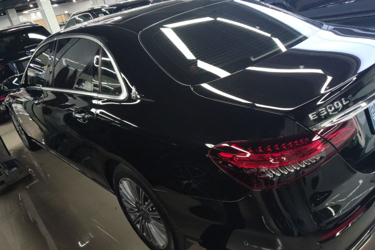 奔驰E级 2023款 改款 E 300 L 豪华型车身外观4