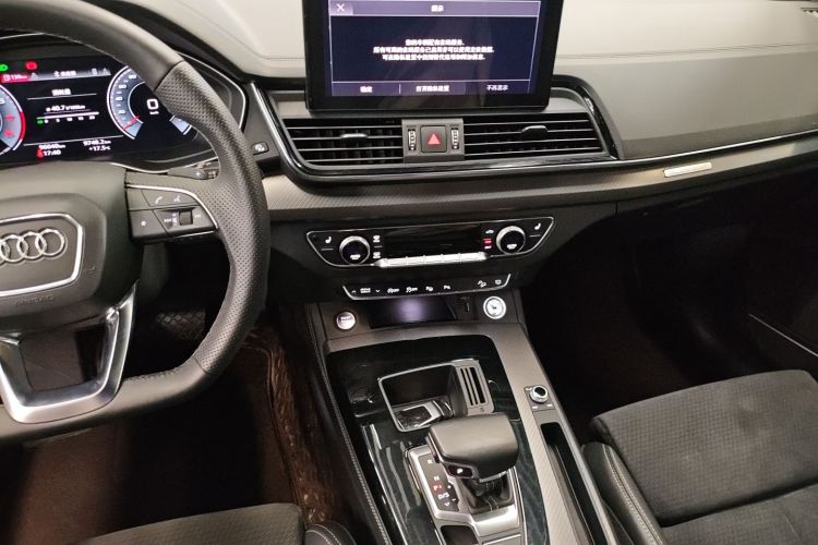 奥迪Q5L Sportback 2022款 改款 45 TFSI 豪华型中控内饰16