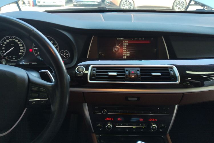 宝马5系GT 2015款 535i 领先型中控内饰16