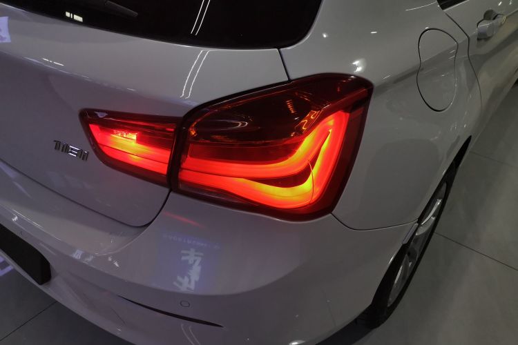 宝马1系(进口) 2015款 118i 领先型车身外观9