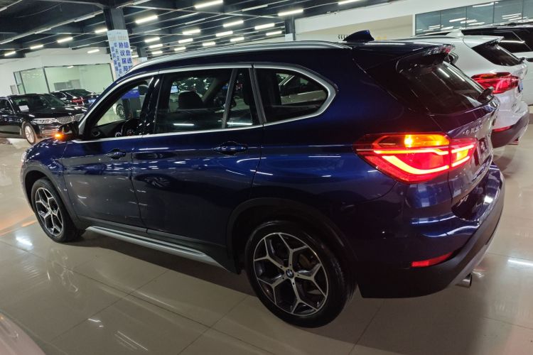 宝马X1 2019款 sDrive18Li 尊享型车身外观4