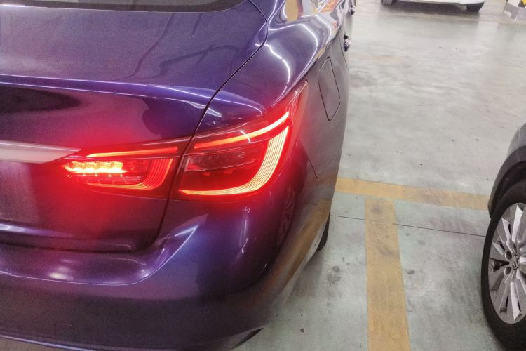 英菲尼迪Q50L 2018款 2.0T 舒适版 国V车身外观9