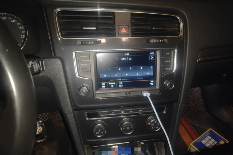 大众 高尔夫 2017款 1.6L 自动舒适百万辆纪念版中控内饰16