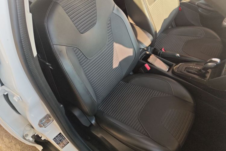 福特 福克斯 2018款 两厢经典 1.6L 自动风尚型智行版局部细节41