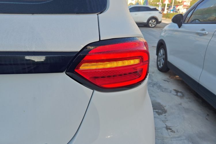 零跑汽车 零跑T03 2022款 玛瑙版车身外观9