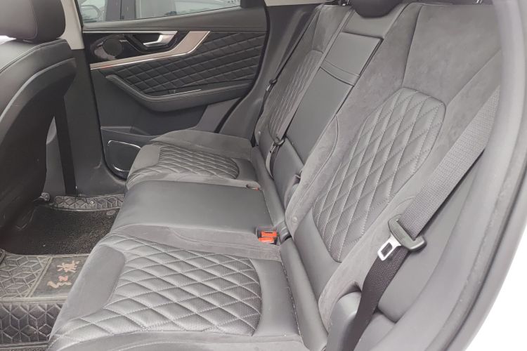 红旗HS5 2019款 2.0T 智联旗享四驱版中控内饰7004