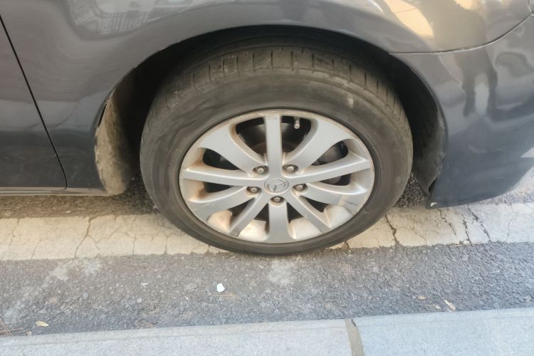 马自达6 2013款 2.0L 自动时尚型车身外观10