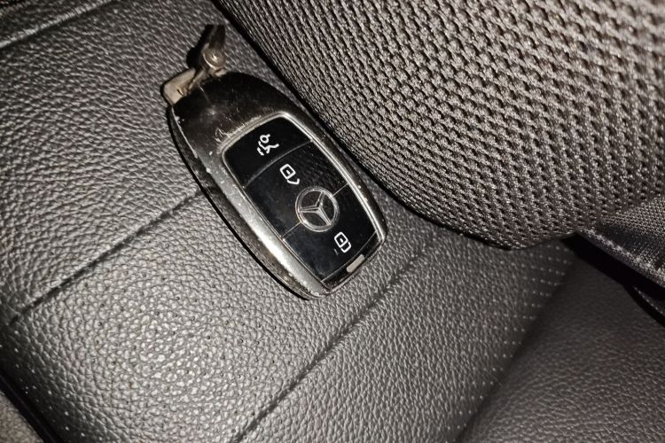 奔驰E级 2016款 E 200 L中控内饰11