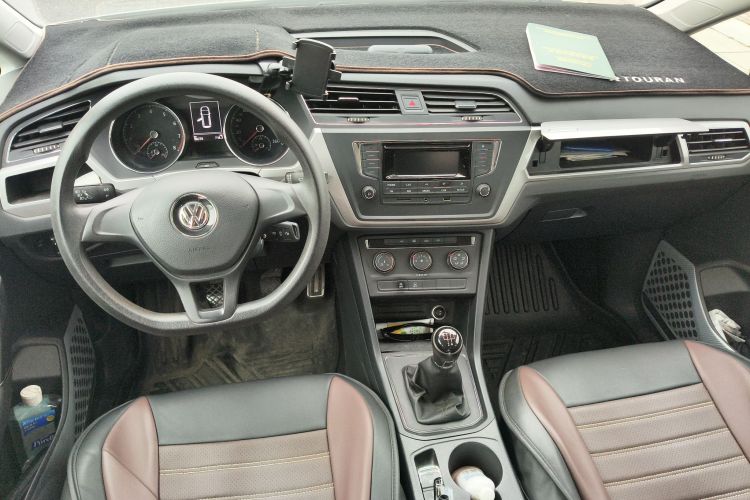 大众 2016款 途安L 280TSI 手动风尚版中控内饰12
