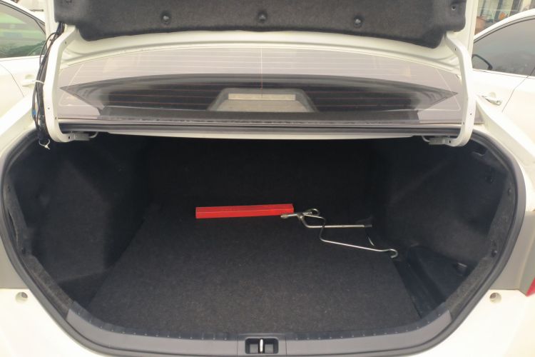 丰田 雷凌 2016款 1.6G 手动精英版机舱底盘23