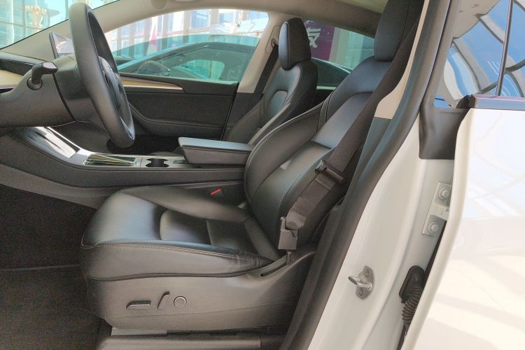 特斯拉 Model Y 2022款 改款 后轮驱动版中控内饰19