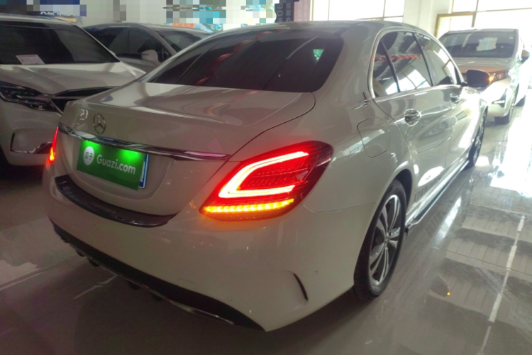 奔驰C级 2019款 C 180 L 时尚型运动版车身外观7