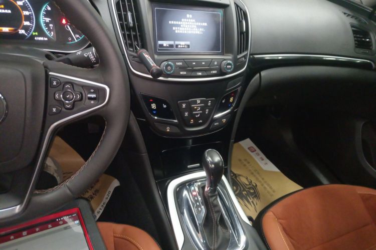 别克 君威 2015款 1.6T 精英技术型中控内饰16