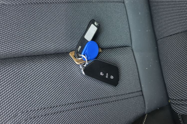 大众 ID.UNYX 与众 2025款 Pure中控内饰7001