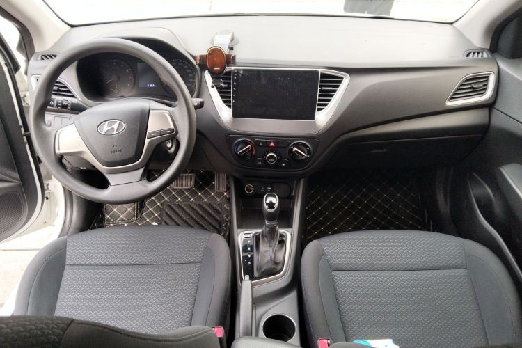 现代 悦纳 2016款 1.4L 自动炫酷版GLS中控内饰12