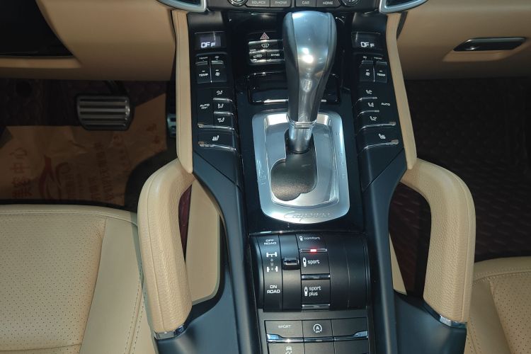 保时捷 2016款 Cayenne 3.0T中控内饰18