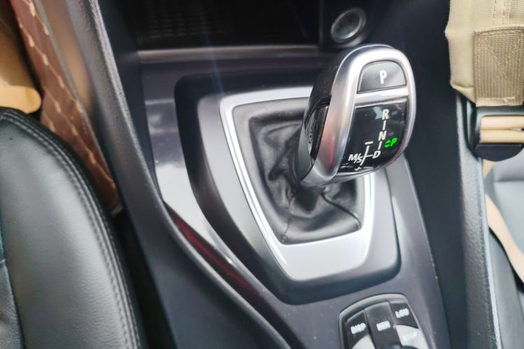 宝马X1 2015款 sDrive18i 时尚晋级版中控内饰18