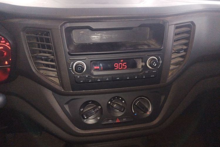 五菱汽车 五菱宏光V 2022款 1.5L劲取版电动助力LAR中控内饰16