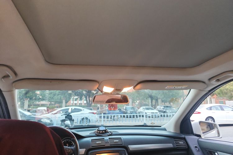 奔驰R级 2014款 R 320 4MATIC 商务型中控内饰22