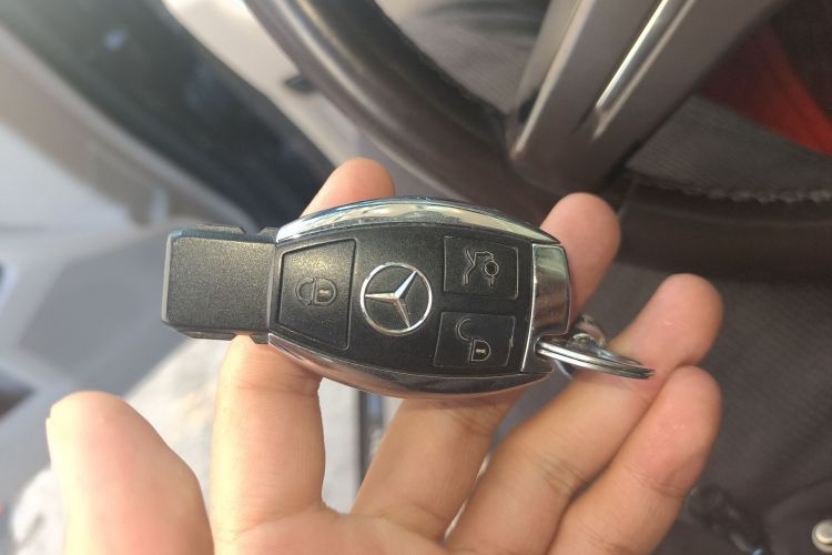 奔驰E级 2015款 E 200 L中控内饰11