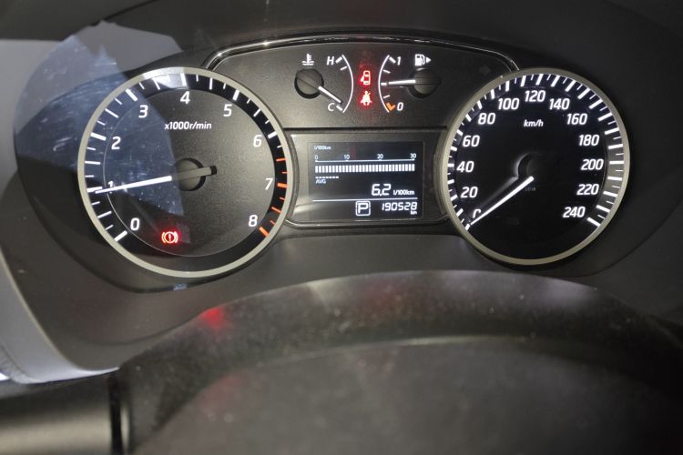 日产 轩逸 2016款 1.6XL  CVT尊享版中控内饰15