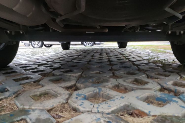 上汽大通MAXUS 新途V80 2023款 2.0T AMT经典傲运通短轴中顶5/6座局部细节9009